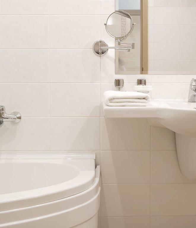 Mniejszy Apartament (Junior Suite) z widokiem na morze (3 osoby dorosłe + 2 dzieci)